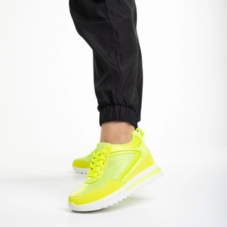 Black Friday - Отстъпки Дамски спортни обувки жълти от текстилен материал и еко кожа Kirra Промоция