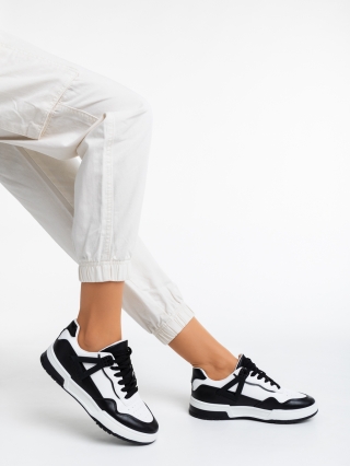 Сезон на намаленията - Отстъпки Дамски спортни обувки бели с черно от еко кожа Milla Промоция