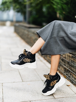 Сезон на намаленията - Отстъпки Дамски спортни обувки  черни от еко кожа  Renia Промоция