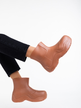 Women's Month - Отстъпки Дамски чизми тъмно бежови от каучук Apolena Промоция