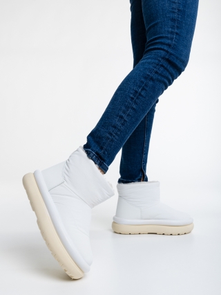 Winter Sale - Отстъпки Дамски чизми бели от еко кожа и текстилен материал Leola Промоция