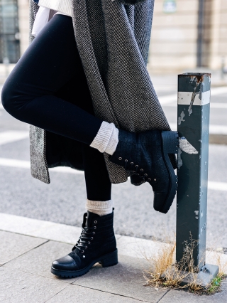 Winter Sale - Отстъпки Дамски боти  черни  от естествена кожа Dariona Промоция
